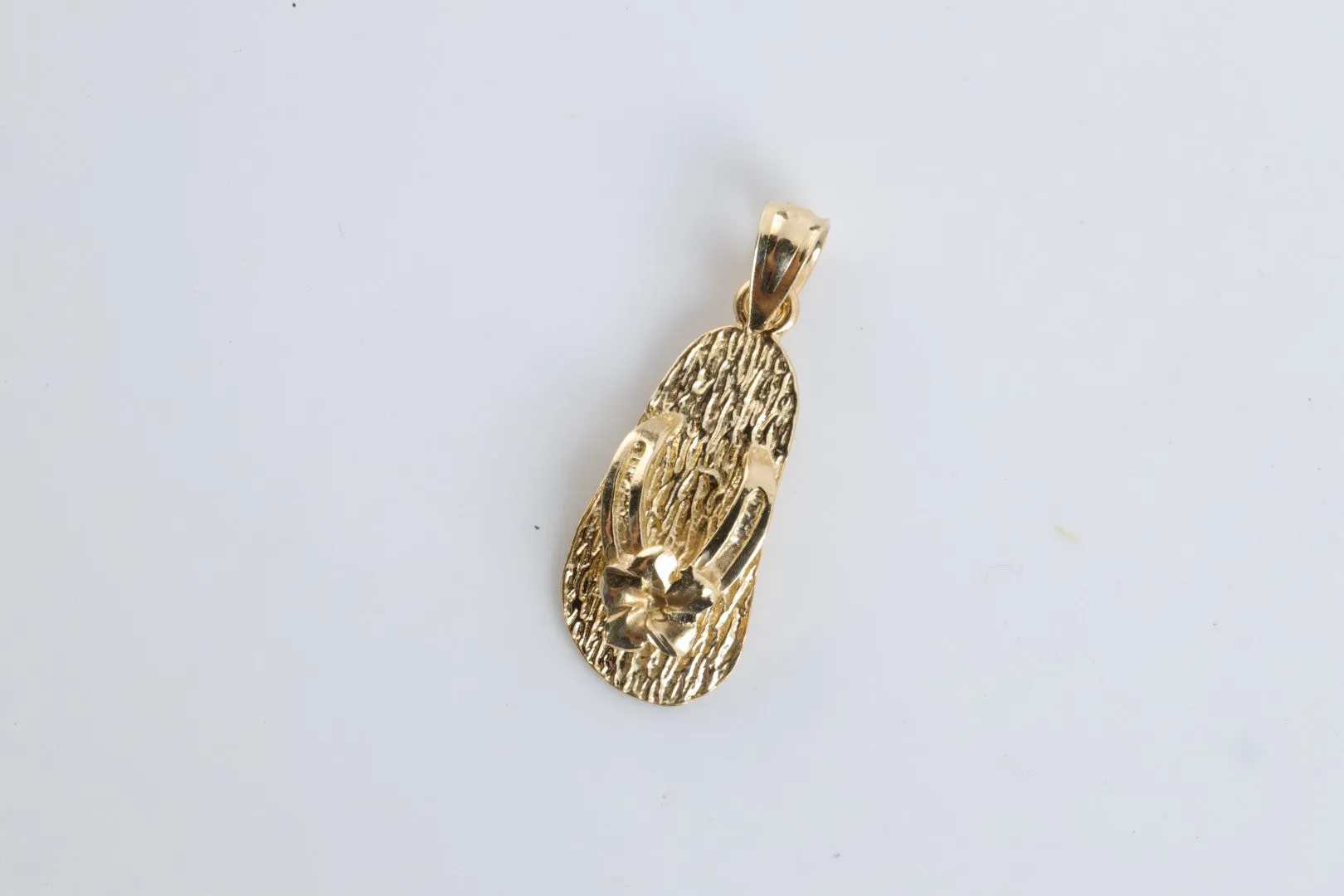 14k Yellow Gold Sandal Pendant (1.19g.)