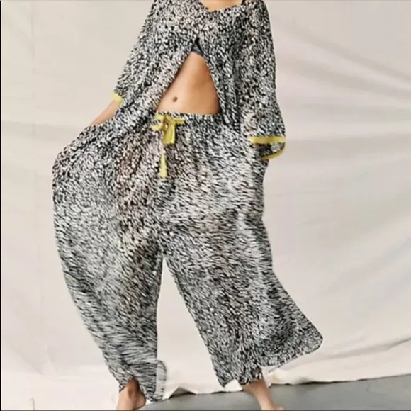 BNWOT Free People Sleepin In Pant black combo XS