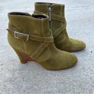 Donald J Pliner Hannah Sport-I-Que Olive Suede Leather Bootie Size 9.5 READ