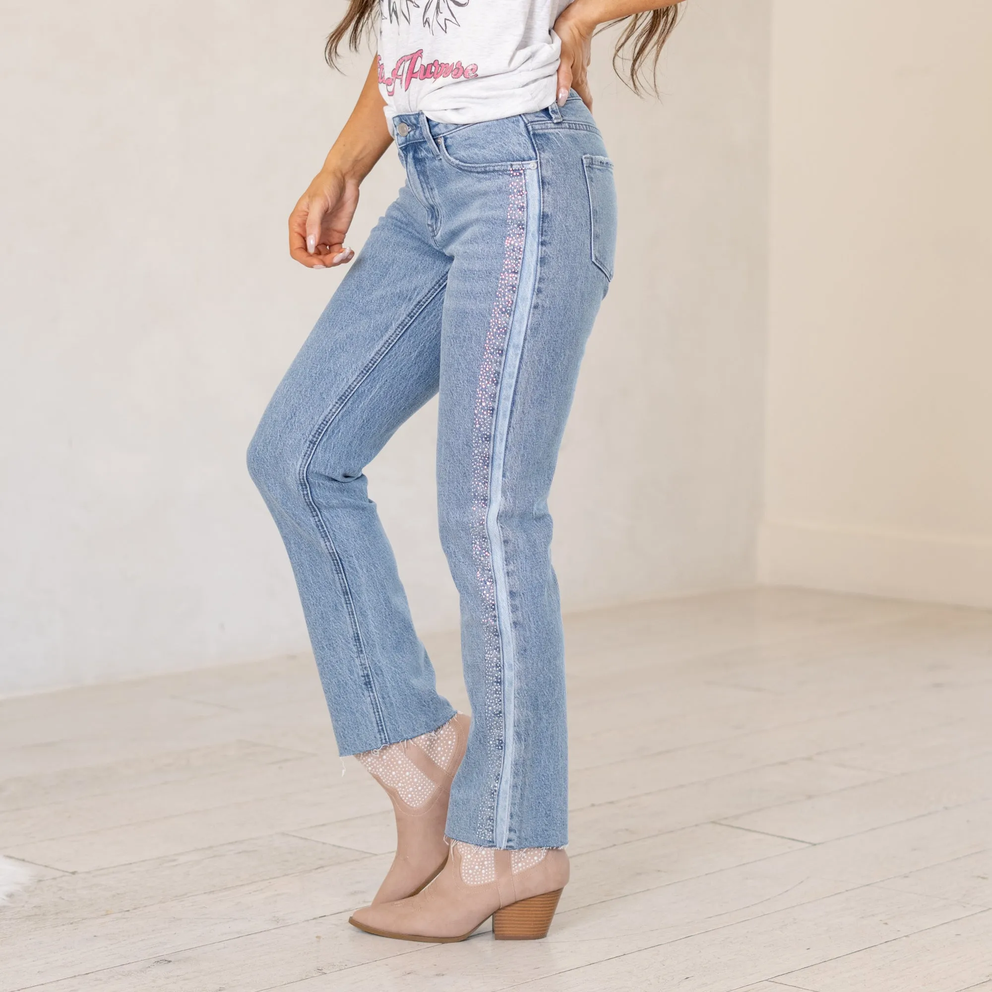 Evelyn Mid Rise Slim Straight Leg