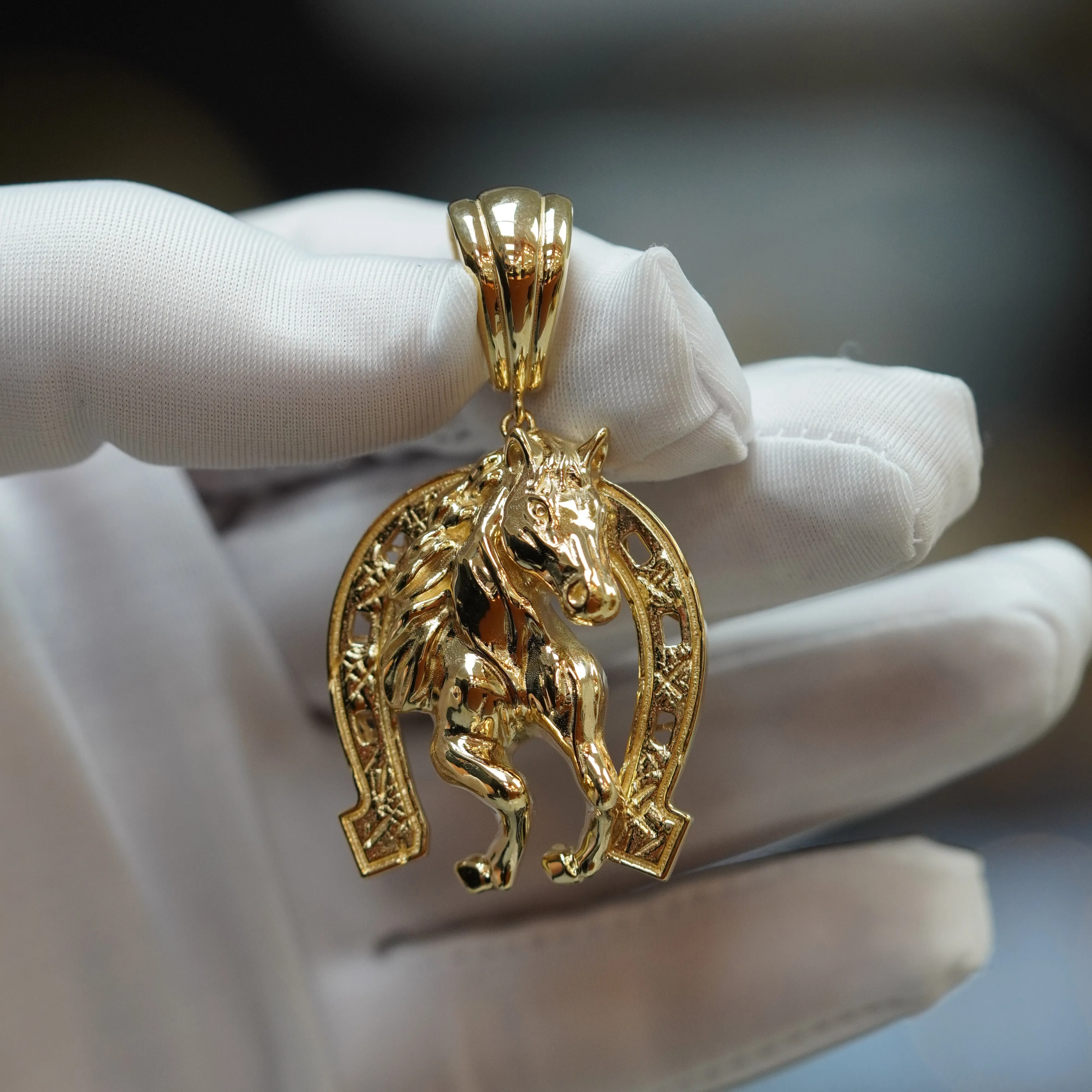 Horse shoe Pendant in 14Kt
