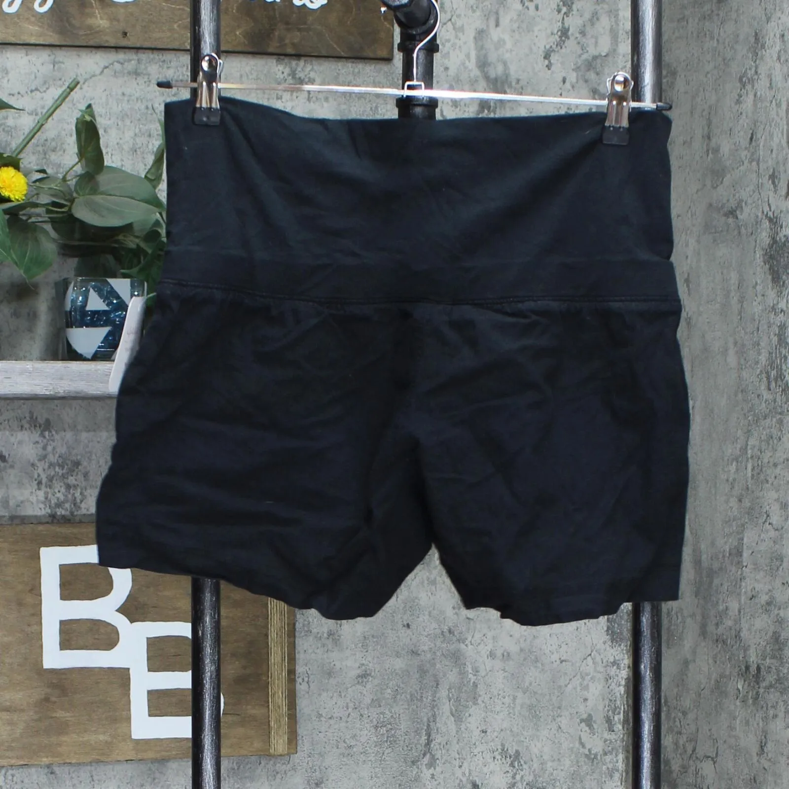Isabel Maternity by Ingrid & Isabel Maternity Twill Pull-On Shorts Black XS