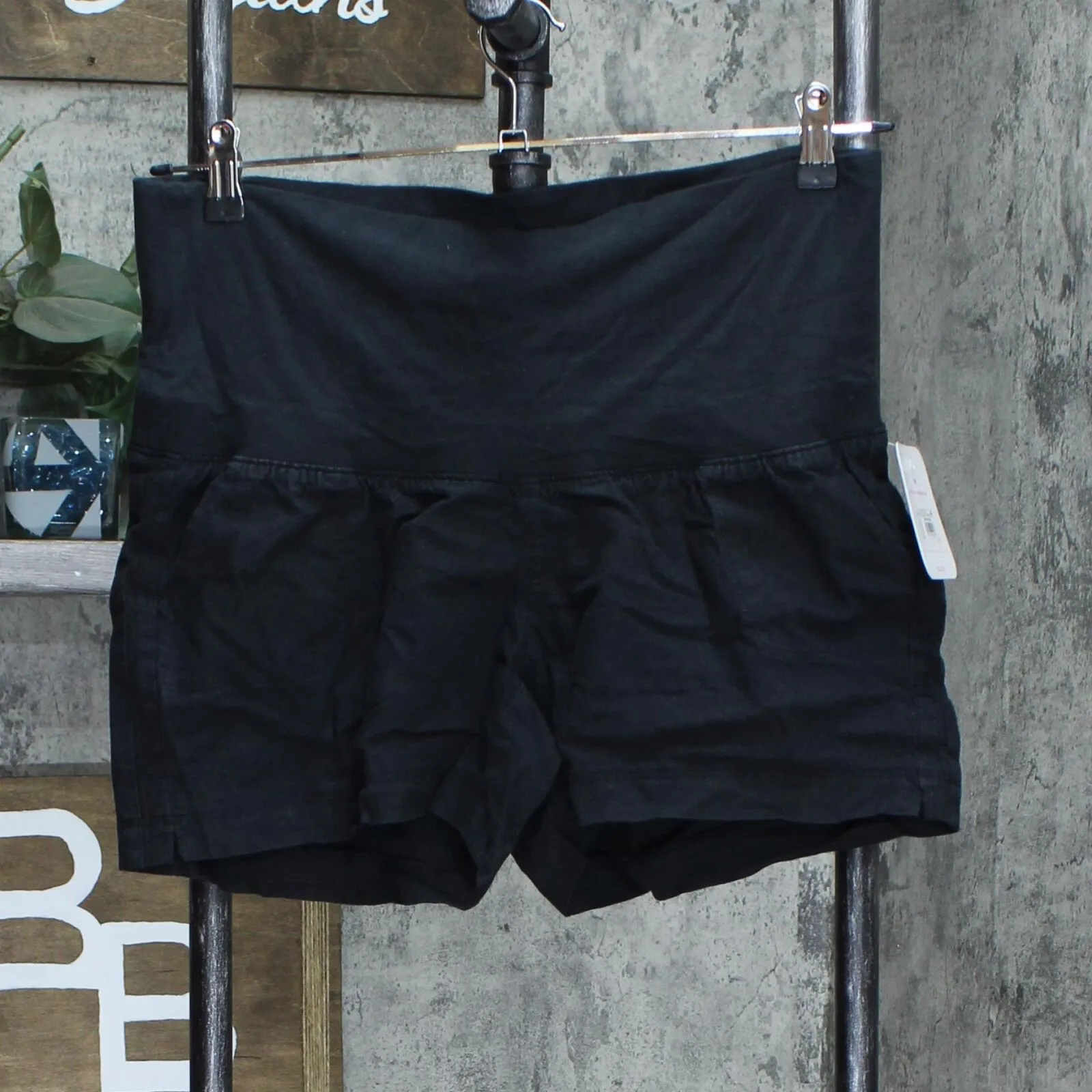 Isabel Maternity by Ingrid & Isabel Maternity Twill Pull-On Shorts Black XS