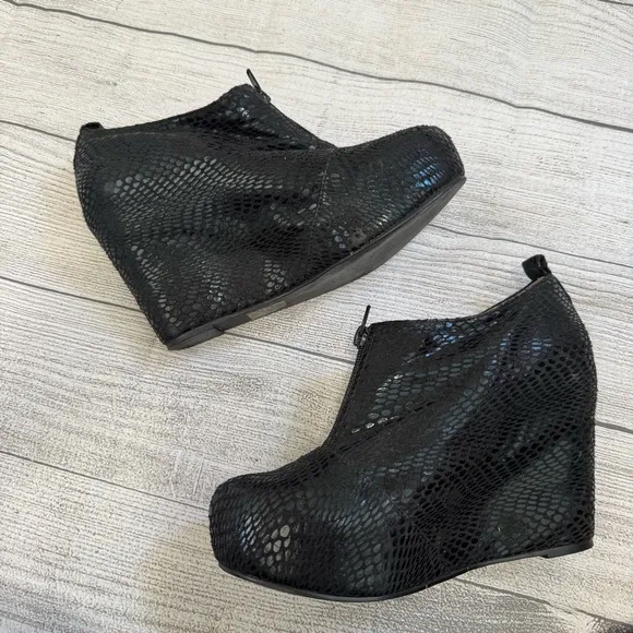 Jeffrey Campbell Black Snakeskin Bootie Platforms