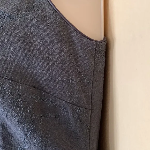 Nicole Miller elegant embroidered grey cocktail dress size 2