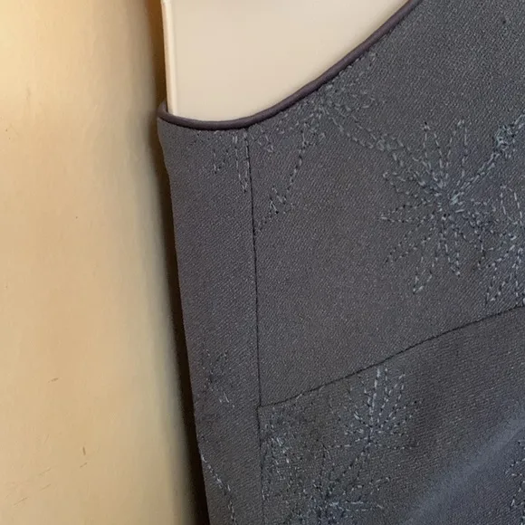 Nicole Miller elegant embroidered grey cocktail dress size 2