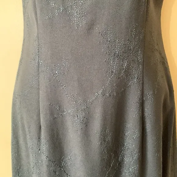 Nicole Miller elegant embroidered grey cocktail dress size 2