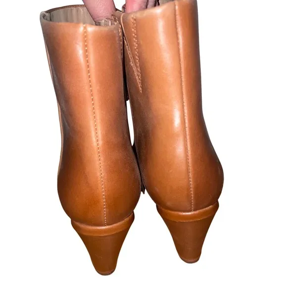 NWOT Blondo Emmalyn leather brown Waterproof Womens Bootie size 9