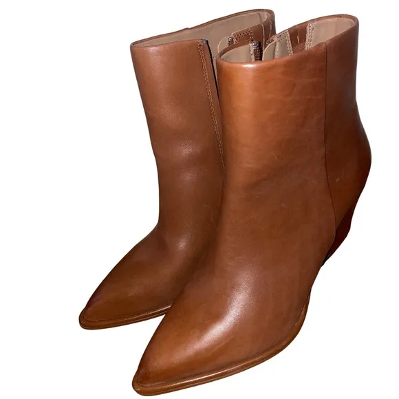 NWOT Blondo Emmalyn leather brown Waterproof Womens Bootie size 9