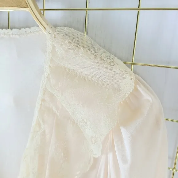 NWT Vanity Fair Satin Nylon Soft Peach Pink Lace Trim Long Vintage Robe