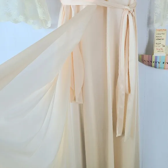 NWT Vanity Fair Satin Nylon Soft Peach Pink Lace Trim Long Vintage Robe