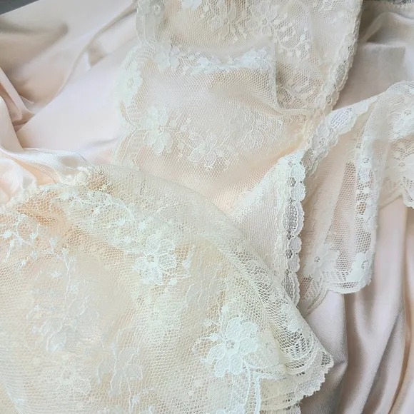 NWT Vanity Fair Satin Nylon Soft Peach Pink Lace Trim Long Vintage Robe