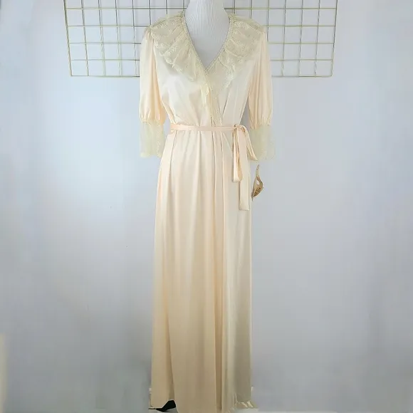 NWT Vanity Fair Satin Nylon Soft Peach Pink Lace Trim Long Vintage Robe