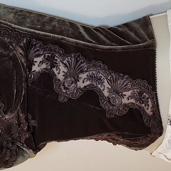 Rare Vintage Victoria's Secret July 1997 Velour and Lace Detailed Brown Bustier