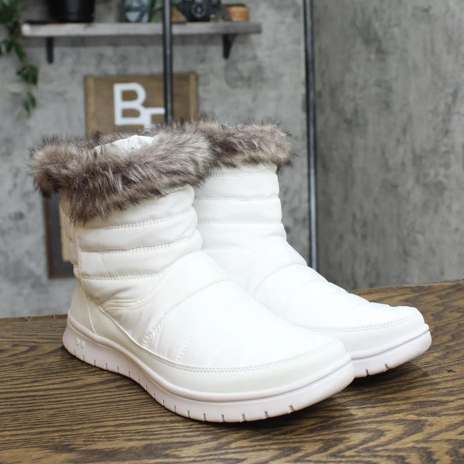 Ryka Women's SUZY Winter Faux Fure Boot G4508M1 White 10M