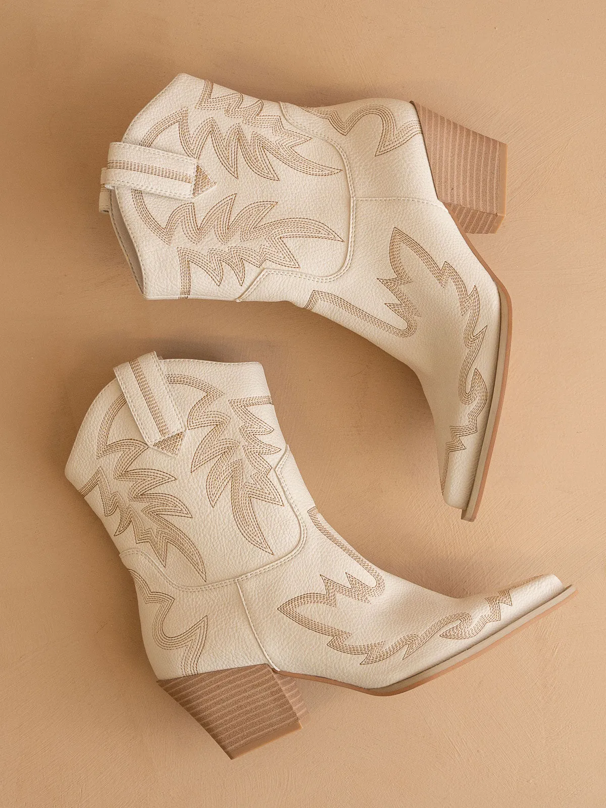 The Nantes | Beige Western embroidered cowboy boot