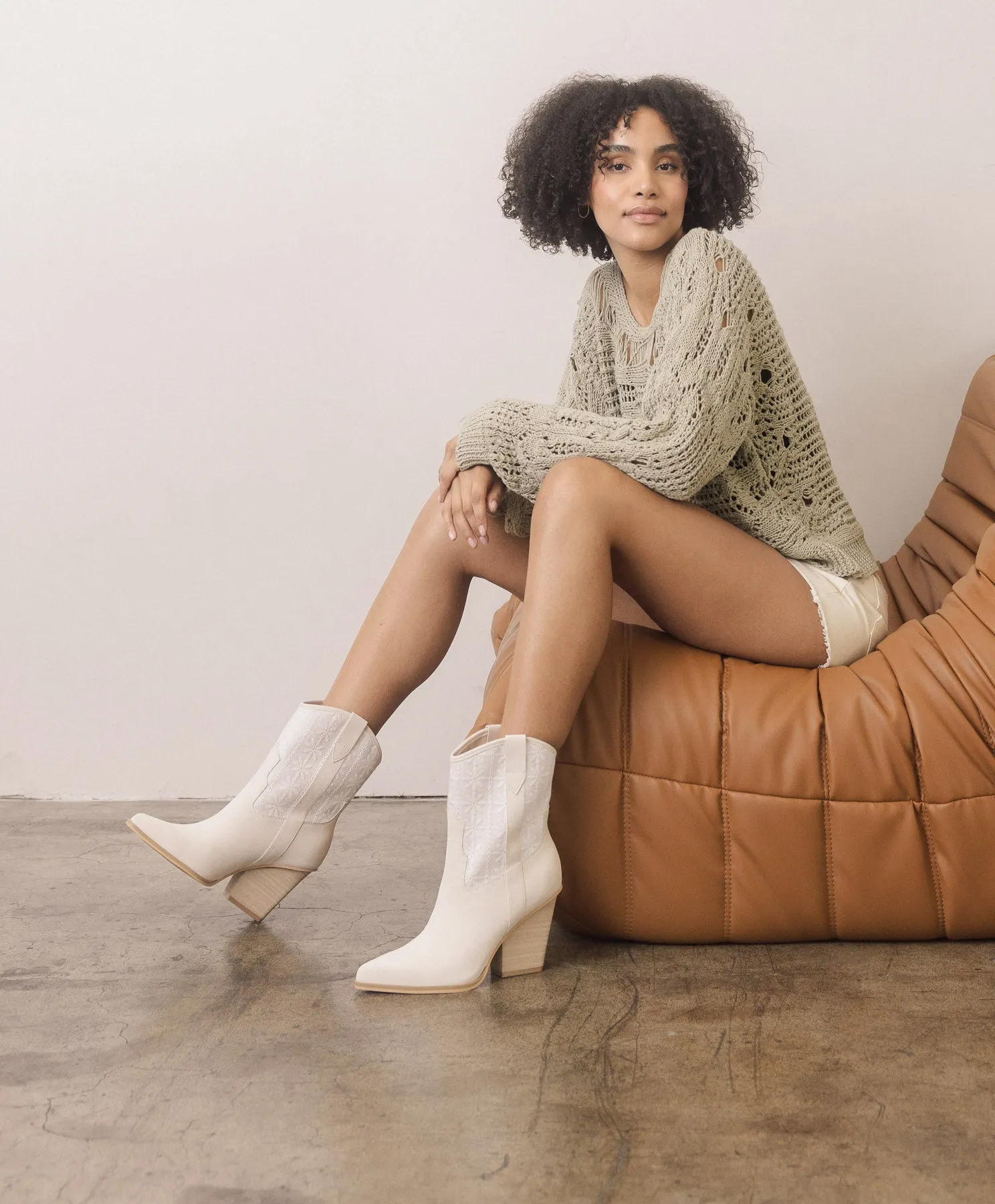 The Sutton | Beige Floral Embroidered Cowboy Boot