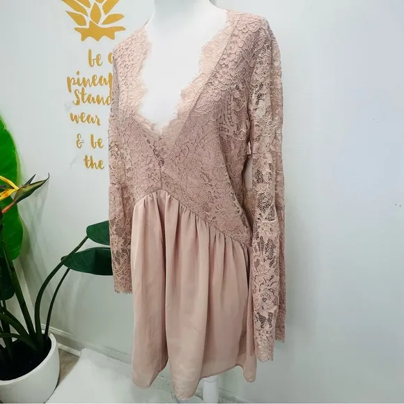 TOBI Blush Pink Nude Lace Scallop Plunge Chiffon Mini Dress Bell Sleeve …