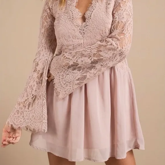 TOBI Blush Pink Nude Lace Scallop Plunge Chiffon Mini Dress Bell Sleeve …
