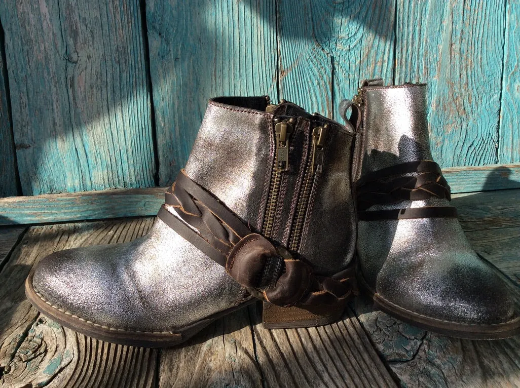 Yokel Side Zip Bootie w/ Harness